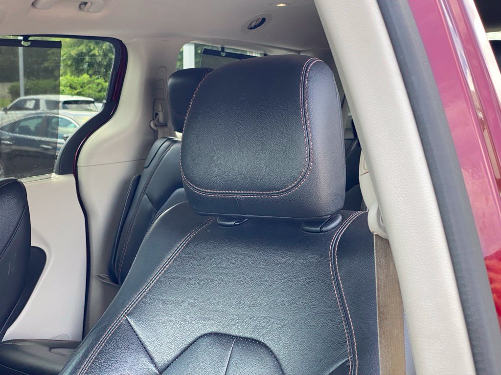 Used 2019 Chrysler Pacifica Touring-L FWD image 23