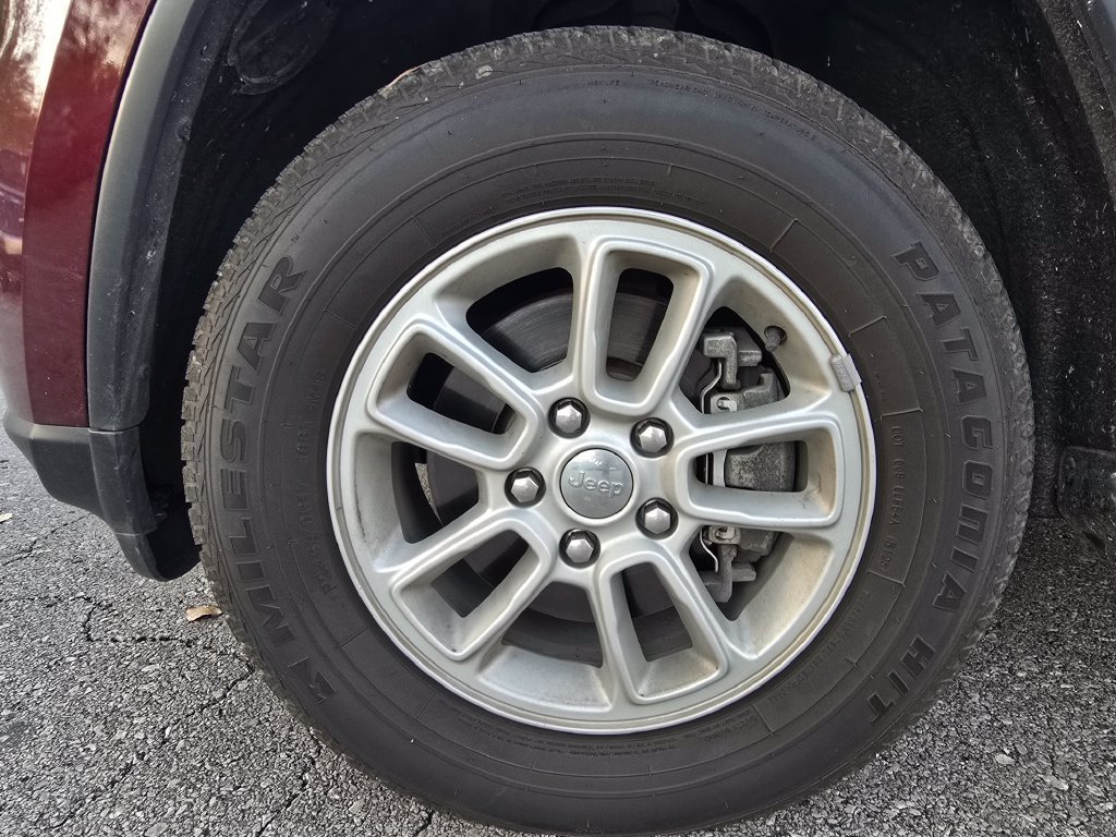 Used 2018 Jeep Grand Cherokee Laredo AWD/4WD image 17