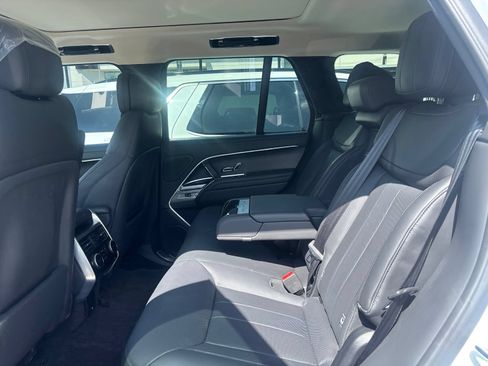 Used 2025 Land Rover Range Rover SE AWD/4WD image 14