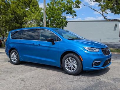 New 2026 Chrysler Pacifica Select