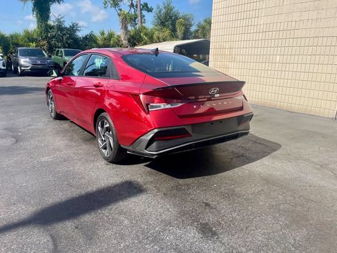 Used 2025 Hyundai Elantra Sport FWD image 3