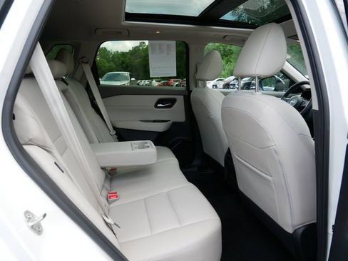 Used 2023 Nissan Rogue SL AWD/4WD image 9