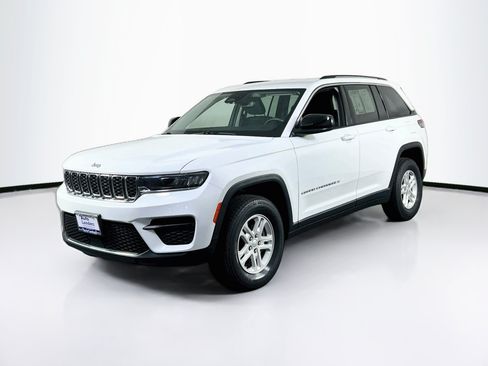 Used 2023 Jeep Grand Cherokee Laredo AWD/4WD image 1