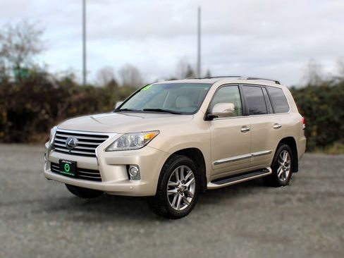 Used 2013 Lexus LX 570 4WD image 3