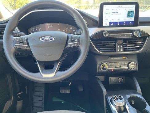 Used 2020 Ford Escape SE image 18