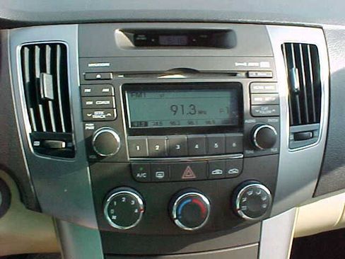 Used 2010 Hyundai Sonata GLS FWD image 19