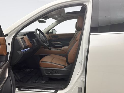 Used 2023 Nissan Pathfinder Platinum w/ Cargo Package AWD/4WD image 11