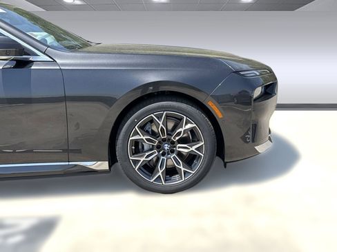 Used 2025 BMW i7 eDrive50 w/ Premium Package image 10