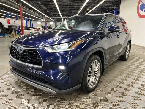 Used 2022 Toyota Highlander Platinum image 4