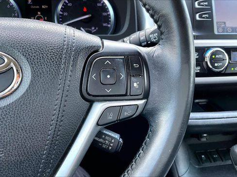 Used 2018 Toyota Highlander SE FWD image 37