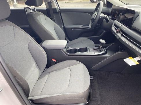New 2025 Kia K4 LX image 24
