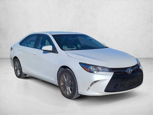 Used 2017 Toyota Camry SE image 3
