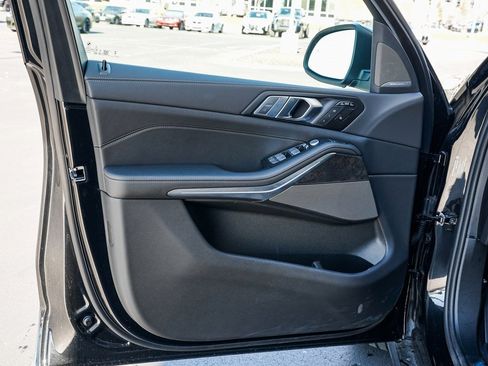 Used 2026 BMW X7 xDrive40i w/ Premium Package image 9