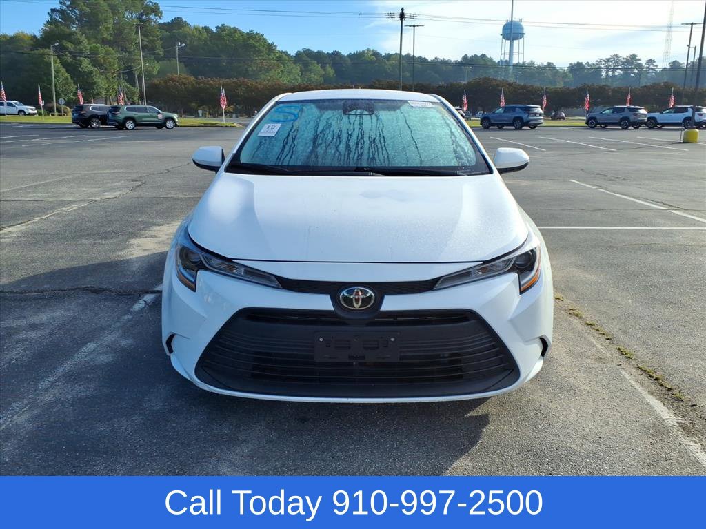 Used 2025 Toyota Corolla LE FWD image 2