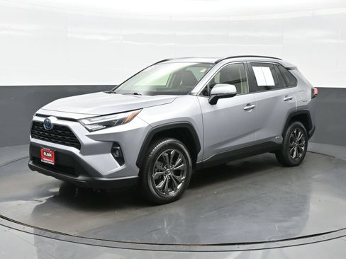 Used 2023 Toyota RAV4 XLE Premium AWD/4WD image 2