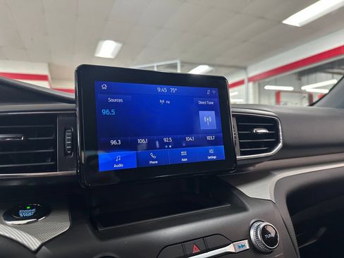 Used 2020 Ford Explorer XLT w/ Equipment Group 202A AWD/4WD image 21
