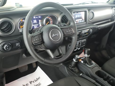 Used 2023 Jeep Gladiator Sport AWD/4WD image 11
