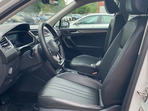 Certified 2024 Volkswagen Tiguan SE w/ Panoramic Sunroof Package FWD image 13