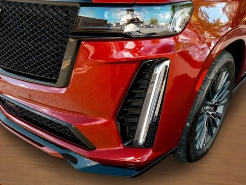 Used 2023 Cadillac Escalade ESV V AWD/4WD image 5