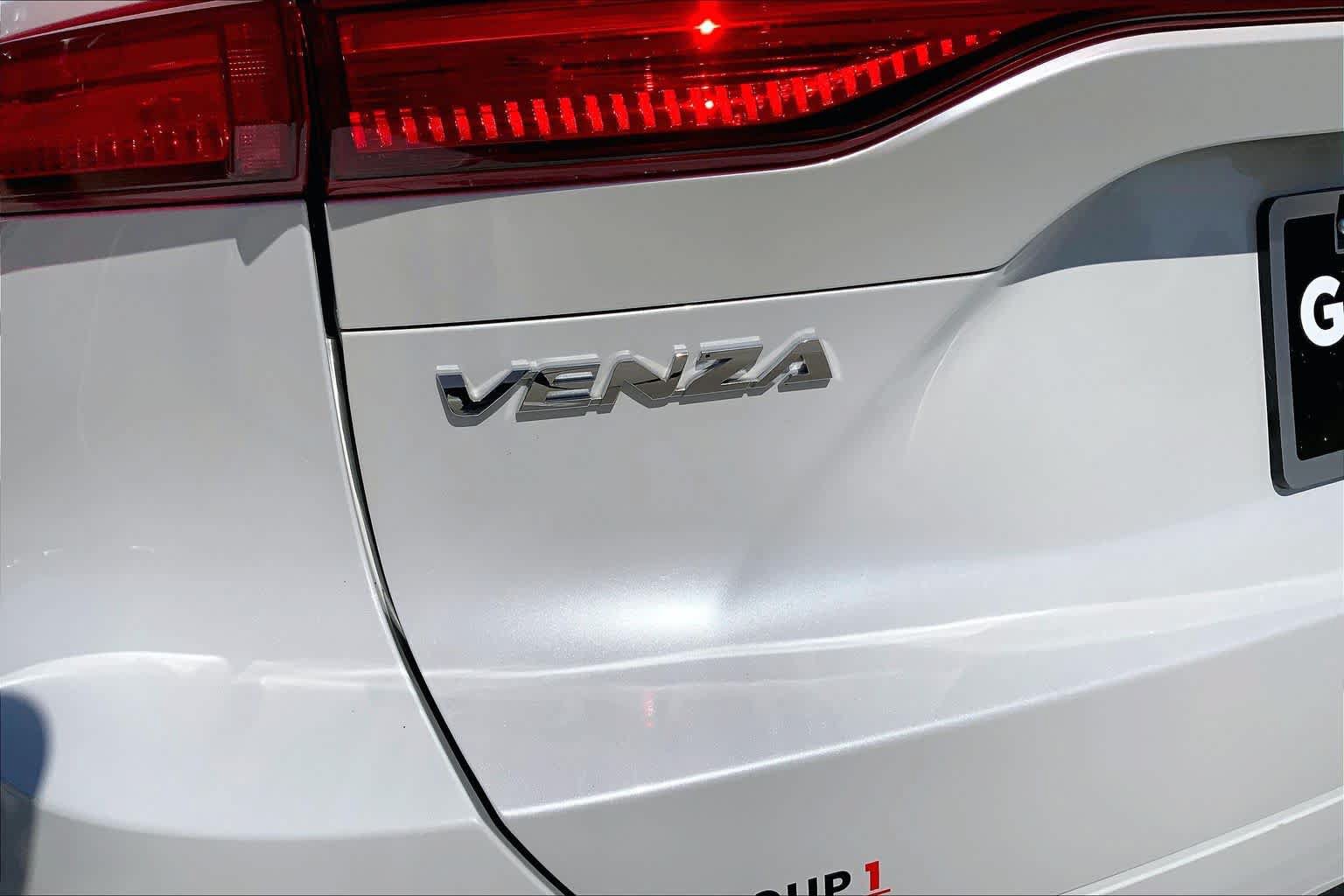 Used 2024 Toyota Venza Limited AWD/4WD image 32