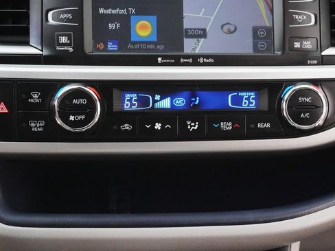 Used 2019 Toyota Highlander Limited FWD image 17