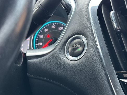 Used 2020 Chevrolet Traverse LT w/ LT Premium Package image 24