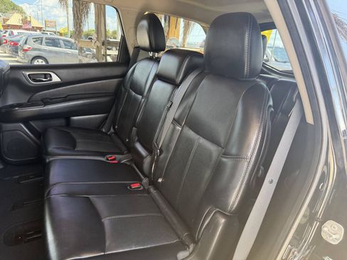 Used 2015 Nissan Pathfinder Platinum FWD image 14