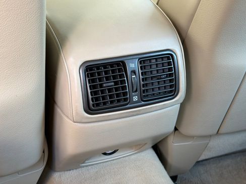 Used 2005 Lexus LS 430 RWD image 16
