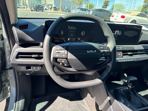 Used 2026 Kia K4 FWD image 16