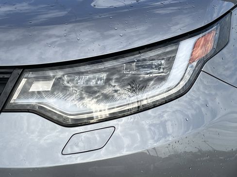 Used 2024 Land Rover Discovery Dynamic SE image 14