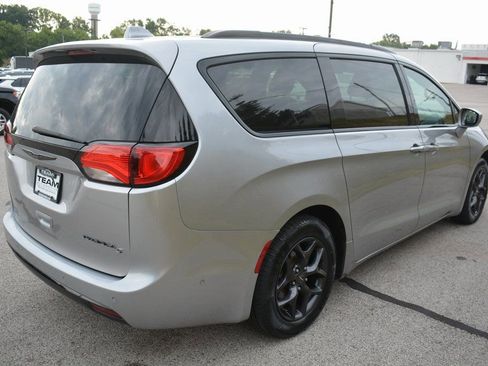 Used 2019 Chrysler Pacifica Touring-L Plus w/ Advanced Safetytec Group image 5