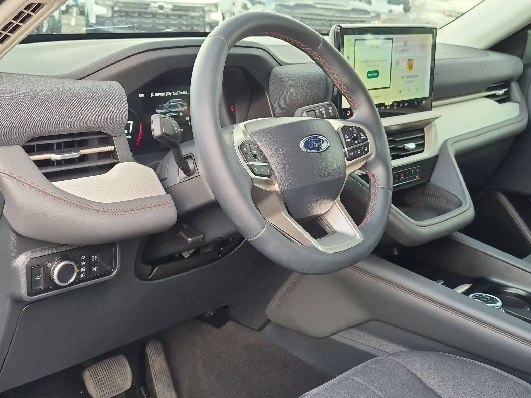 Used 2025 Ford Explorer Active RWD image 10