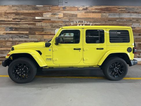 Used 2023 Jeep Wrangler Unlimited Sahara w/ Cold Weather Group AWD/4WD image 12