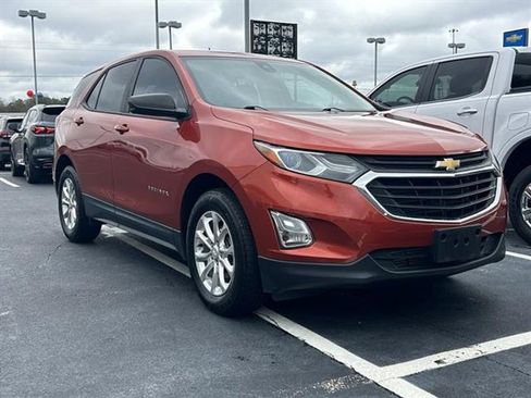 Used 2020 Chevrolet Equinox LS w/ LS Convenience Package image 3