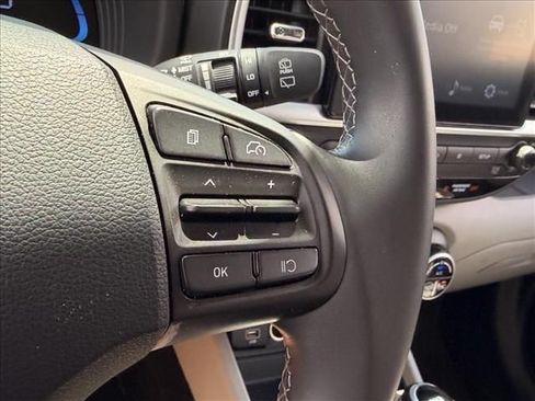 Used 2025 Hyundai Venue SEL FWD image 21