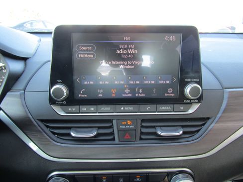 Used 2024 Nissan Altima 2.5 SV image 18