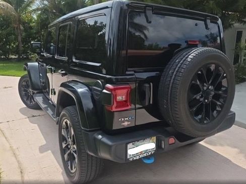 Used 2022 Jeep Wrangler Unlimited Sahara AWD/4WD image 4