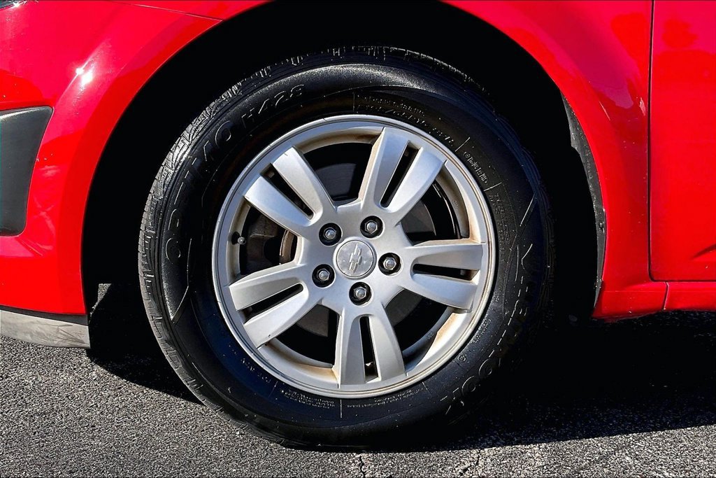 Used 2014 Chevrolet Sonic LT w/ Advanced Safety Package FWD image 10