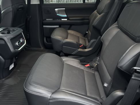 New 2025 Ford Expedition Platinum w/ Driver's Package image 24