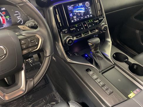 Certified 2024 Lexus LX 600 4WD w/ Luxury Package image 17