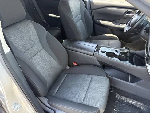 Used 2025 Nissan Rogue SV AWD/4WD image 13
