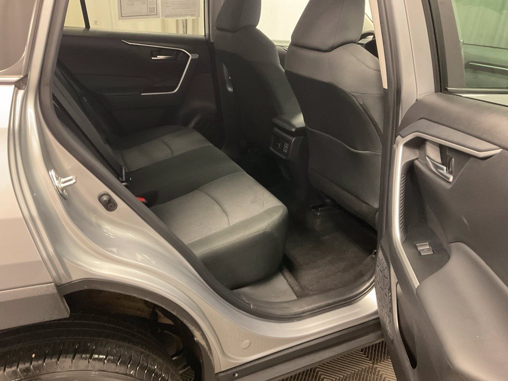 Used 2025 Toyota RAV4 XLE AWD/4WD image 29