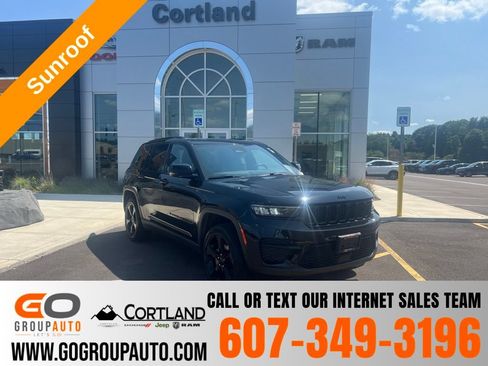 Used 2023 Jeep Grand Cherokee Altitude AWD/4WD image 1