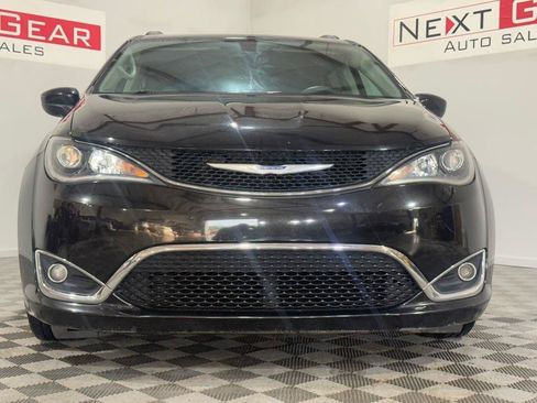 Used 2017 Chrysler Pacifica Touring Plus w/ Security Group FWD image 4