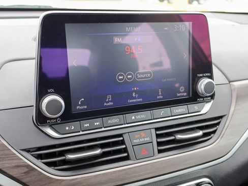 Used 2025 Nissan Altima 2.5 SV FWD image 5