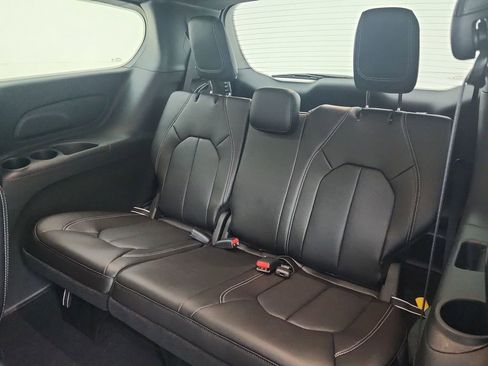 New 2026 Chrysler Pacifica Select FWD image 31