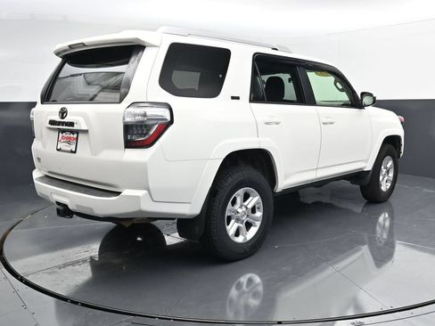 Used 2018 Toyota 4Runner SR5 AWD/4WD image 7