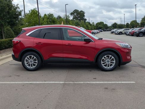 Certified 2022 Ford Escape SE w/ Convenience Package FWD image 3