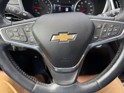 Used 2018 Chevrolet Equinox Premier AWD/4WD image 25