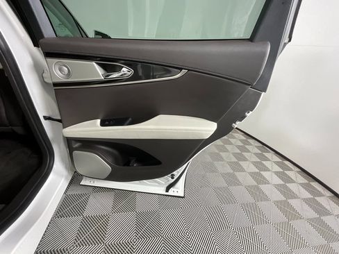 Used 2022 Lincoln Nautilus Black Label w/ Class II Trailer Tow Package image 24